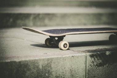 Kaykay nesnesi arkaplanda, kapat