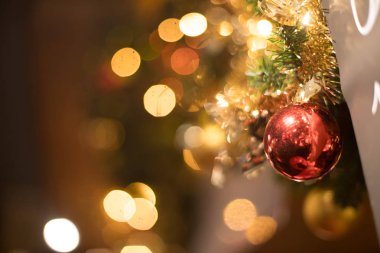 Noel pazarında Noel süslemesi.