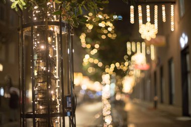 Noel pazarında Noel süslemesi.