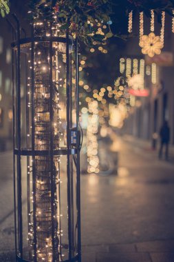 Noel pazarında Noel süslemesi.