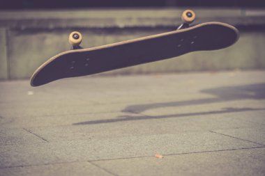 Kaykay nesnesi arkaplanda, kapat