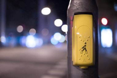 Şehirdeki bulanık trafik işareti