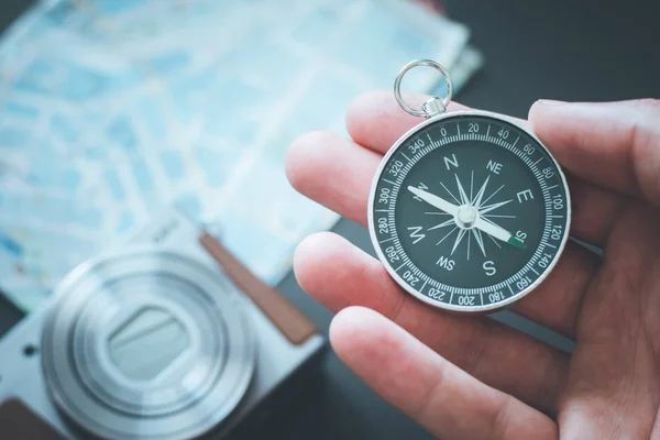 Jahrgangskompass Der Hand Abenteuer Und Entdeckungskonzept — Stockfoto