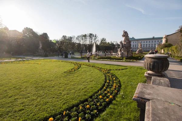 Gyönyörű Park Virágokkal Háttérben — Stock Fotó