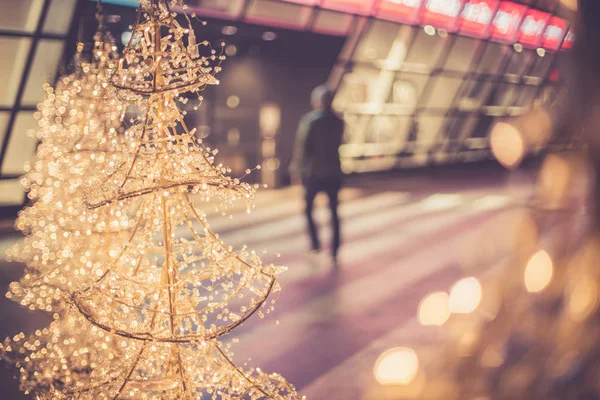 Närbild Jul Dekoration Belysning Framför Ett Köpcentrum Defokuserad — Stockfoto