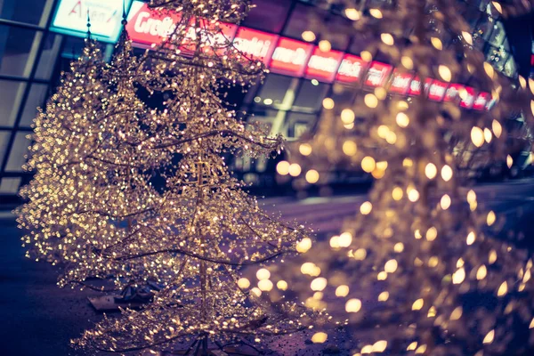 Närbild Jul Dekoration Belysning Framför Ett Köpcentrum Defokuserad — Stockfoto