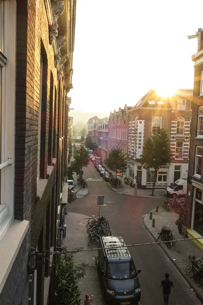 Blick Auf Die Schöne Stadt Bei Sonnenuntergang Hintergrund — Stockfoto