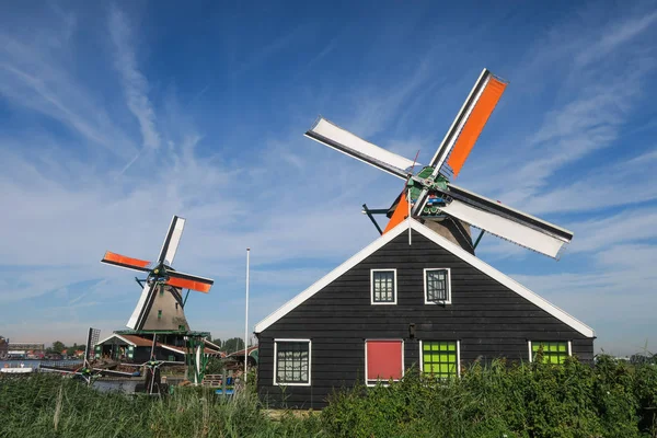 Wiatraki Błękitne Niebo Holandii — Zdjęcie stockowe