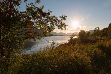 Gölde güzel bir gün batımı