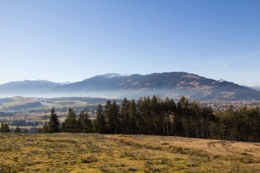 güzel sonbahar dağ manzarası
