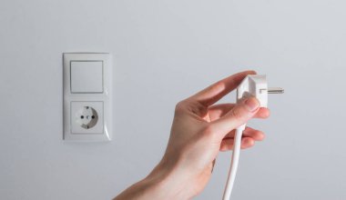 el tutarak güç Tak