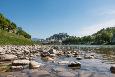 Yaz aylarında Salzburg 'un panoramik şehir manzarası