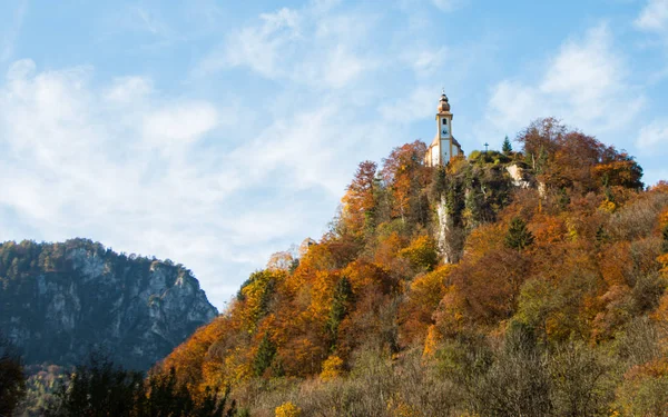 Panoramatická Krajina Kostelem Slunečného Dne — Stock fotografie