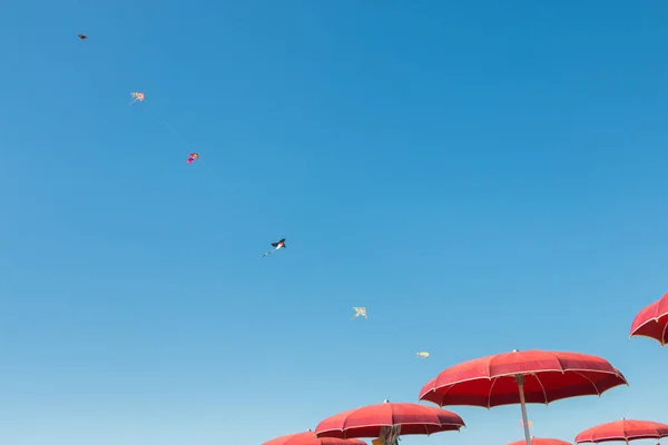 Umbrellas Kites Flying Background — Stock Photo, Image