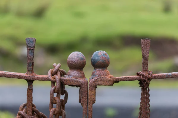 Gammalt Trästaket Med Rostig Metall — Stockfoto