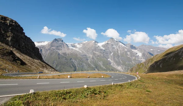 Hermoso Paisaje Montañoso Con Caminos Cielo Azul — Foto de Stock