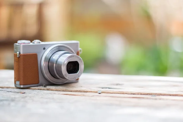 Vintage Camera Wooden Table — Stock Photo, Image