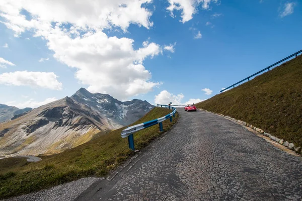 Hermoso Paisaje Montañoso Con Caminos Cielo Azul — Foto de Stock