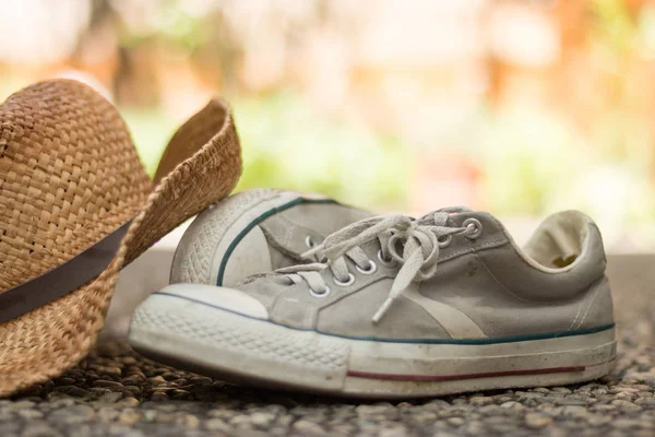 Shoes Straw Hat Background Close — Stock Photo, Image