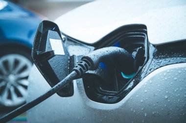 Bir benzin istasyonu closeup yakıt ikmali araba