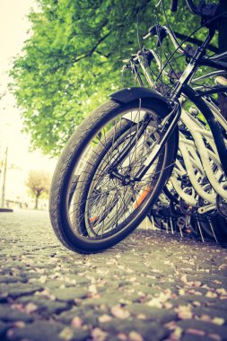 Bisikletlerin park yeri, kapalı.