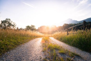 Panoramik pastoral dağ manzarası