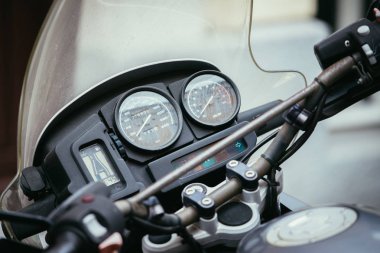 Motosikletin ayrıntıları arka planda, kapat