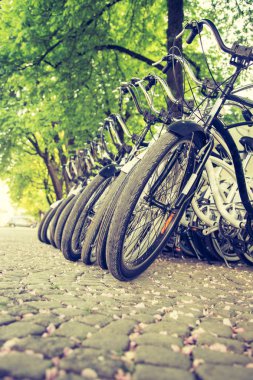 Bisikletlerin park yeri, kapalı.