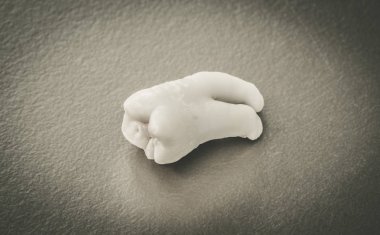 diş modeli arka planda izole edildi