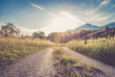Panoramik pastoral dağ manzarası