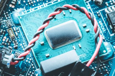 Arka plandaki elektronik panoya yakın plan 