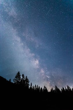 Gece gökyüzünde Samanyolu 