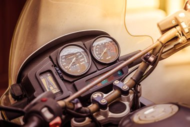 Motosikletin ayrıntıları arka planda, kapat