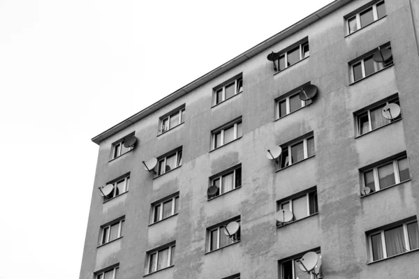 Moderno Edifício Apartamentos Com Janelas — Fotografia de Stock