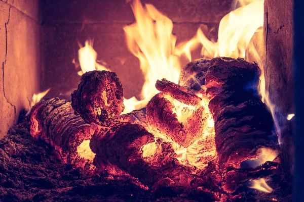 暖炉の火を燃やす — ストック写真