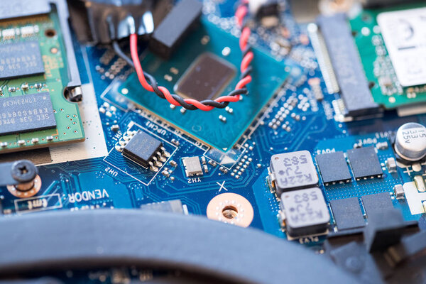 Крупный план на электронной доске на фоне
 