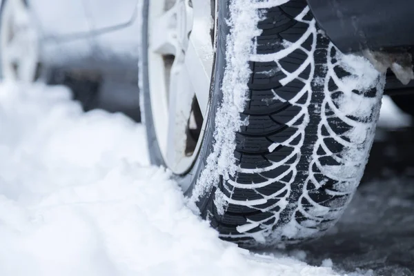 Autoreifen Auf Dem Schnee Hintergrund Nahaufnahme — Stockfoto