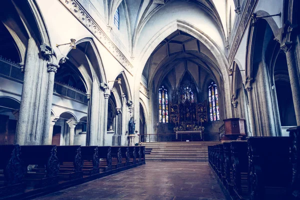 Iglesia Catedral Católica Segundo Plano — Foto de Stock