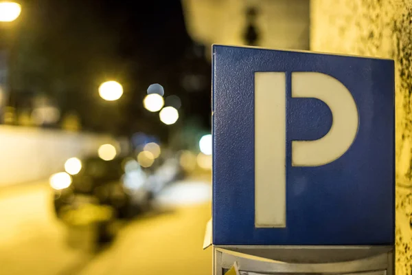 Hinweisschild Für Das Parken Auf Der Straße Hintergrund — Stockfoto