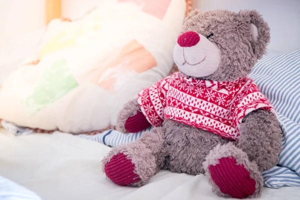 Bonito Ursinho Pelúcia Brinquedo Está Sentado Cama Acordar Manhã Luz — Fotografia de Stock