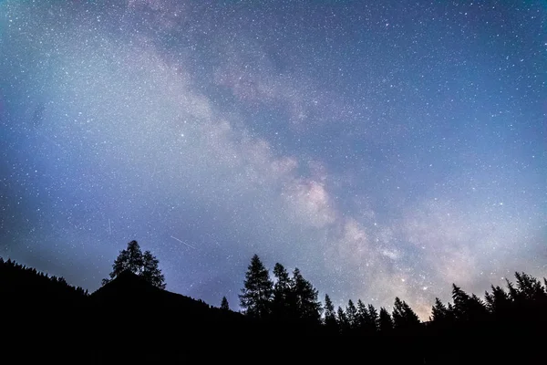 Milky Τρόπο Στο Νυχτερινό Ουρανό — Φωτογραφία Αρχείου