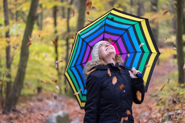 Close Van Mooi Jong Meisje Met Een Kleurrijke Paraplu Het — Stockfoto