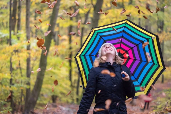 Close Van Mooi Jong Meisje Met Een Kleurrijke Paraplu Het — Stockfoto