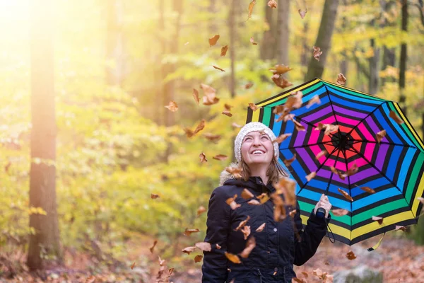 Close Van Mooi Jong Meisje Met Een Kleurrijke Paraplu Het — Stockfoto