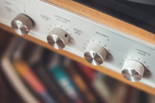 Control Knops Silver Wooden Vintage Amplifier Closeup — ストック写真