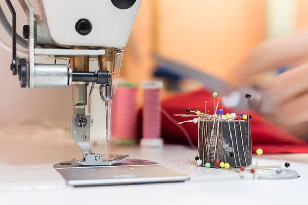 Close Female Hand Holding Needle Tailor Workshop — Stock Fotó