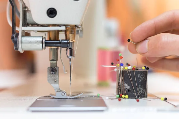 Close Female Hand Holding Needle Tailor Workshop — Stock Photo, Image