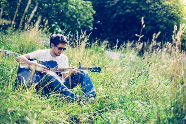 Young Man Sitting River Playing His Western Guitar — Stock Photo, Image