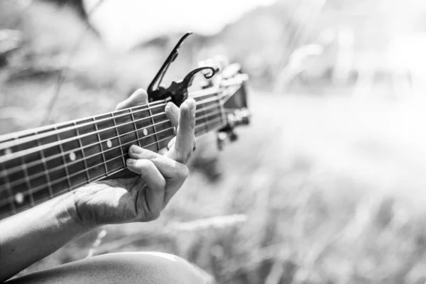 Close Western Guitar Played Outdoors River Summertime — Stock Photo, Image