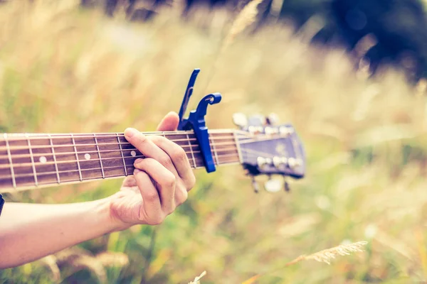 Beautiful Young Girl Sitting River Playing Her Western Guitar — Stock Photo, Image